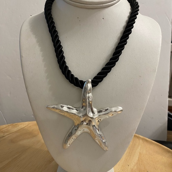 DEAL MACY DEPARTMENT  NECKLACE - Picture 5 of 13